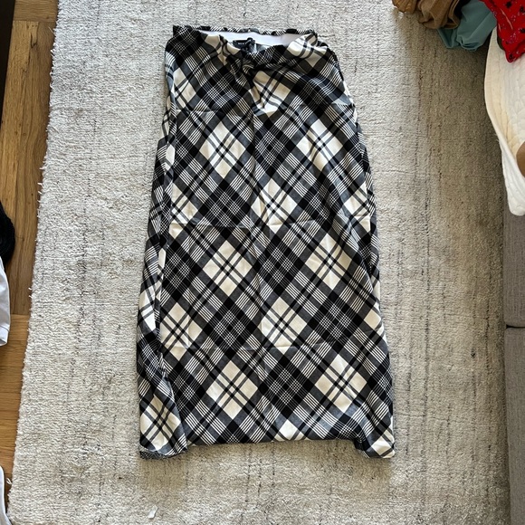 New Look Plaid MIDI Skirt - 6 - Picture 4 of 4